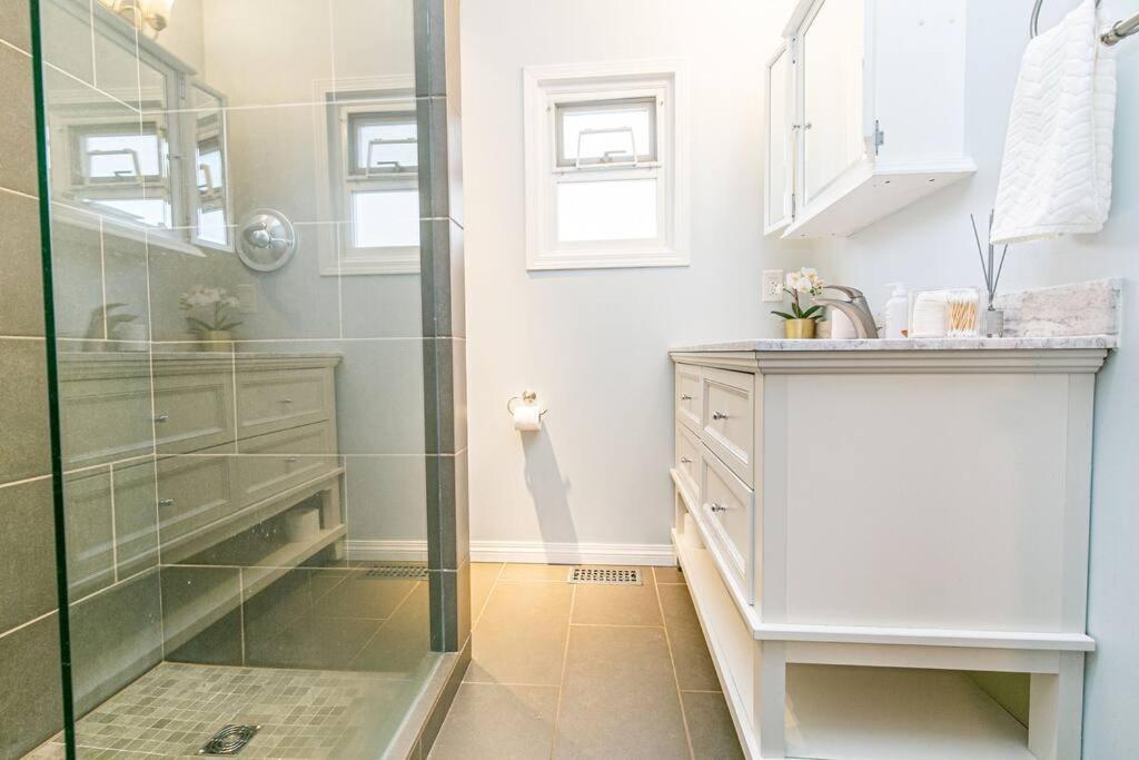 Sunrise Escape - Close To The Beach! Victoria Exterior photo