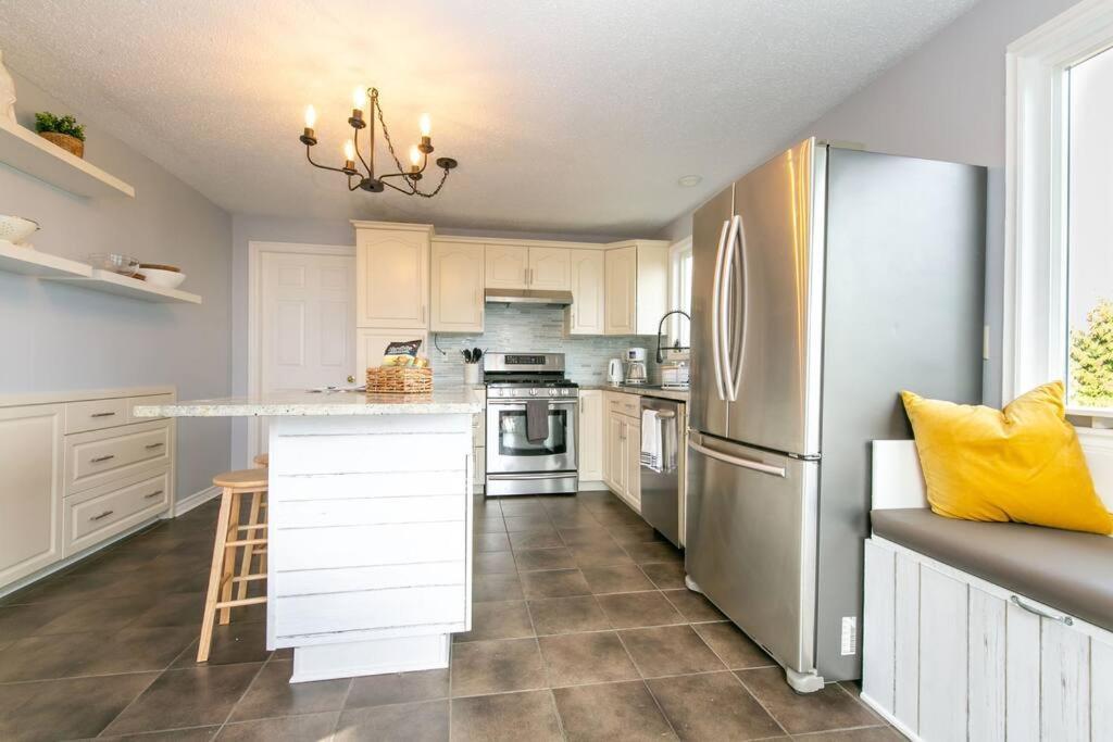 Sunrise Escape - Close To The Beach! Victoria Exterior photo