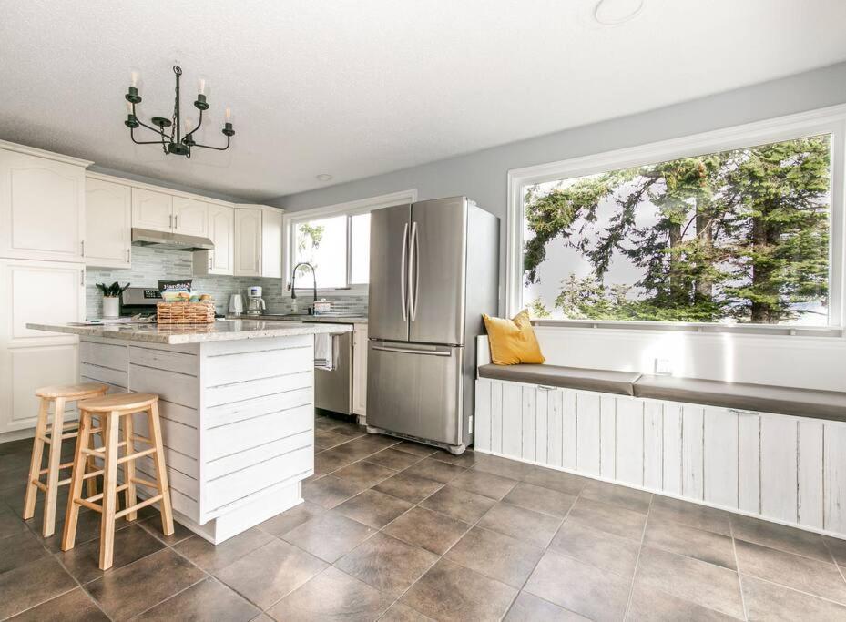 Sunrise Escape - Close To The Beach! Victoria Exterior photo
